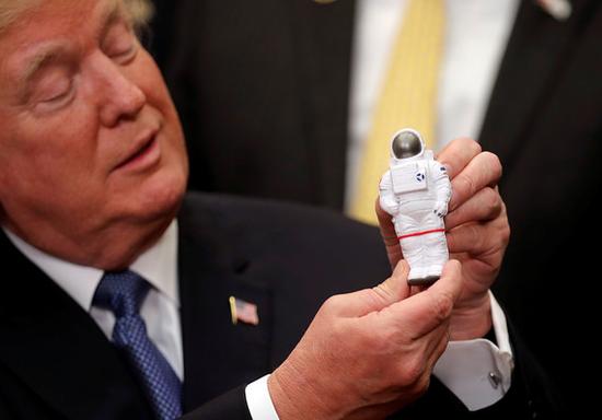 特斯拉Semi迎来最大订单:百事可乐要买100辆