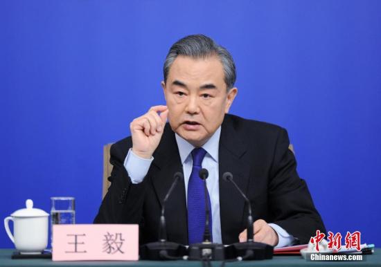3月8日上午,十三届全国人大一次会议在北京举行记者会,外交部部长王毅就“中国外交政策和对外关系”回答中外记者提问。中新社记者 侯宇 摄