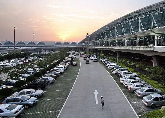 160个公共停车场20条人行步道,重庆的交通配