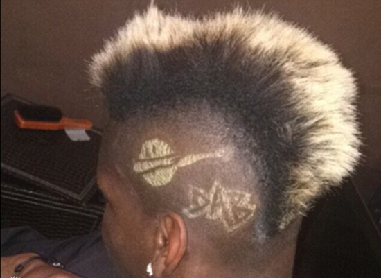 国足小将庆祝动作啥意思,这才是最流行的嘻哈