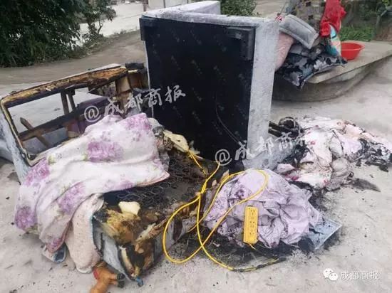 家里有这种插线板的赶紧扔了,容易触电还引起火灾!