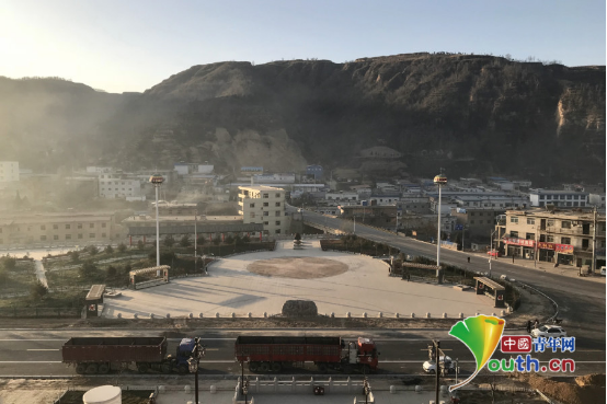 山西石楼红军东征纪念馆眺望石楼县城.中国青年网记者 周围围摄