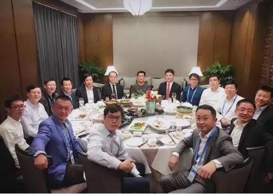 朋友圈刷屏的“史上最贵的饭局”缺了马云！马云：不是他们不请我吃饭，而是我不稀罕 - 2