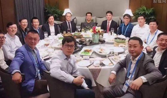 两个月前的乌镇互联网大会,刘强东和王兴邀请了半个互联网的大佬聚餐