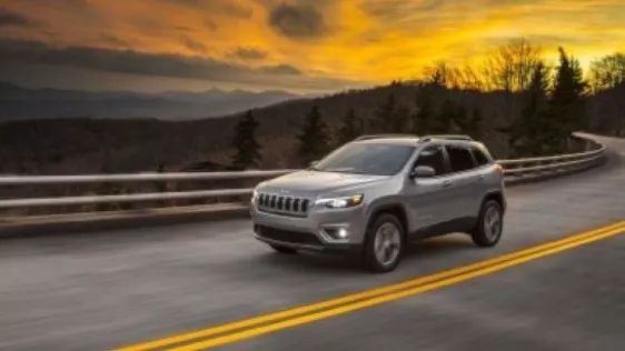 外媒试全新JEEP自由光集锦，同级越野最强，牧马人同款2.0T获好评