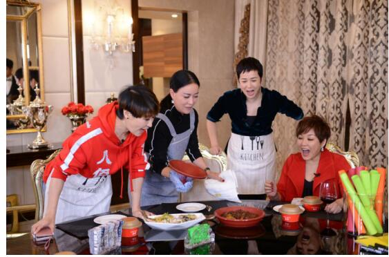 燕之屋亮相《非常静距离》,2018做冻龄女神