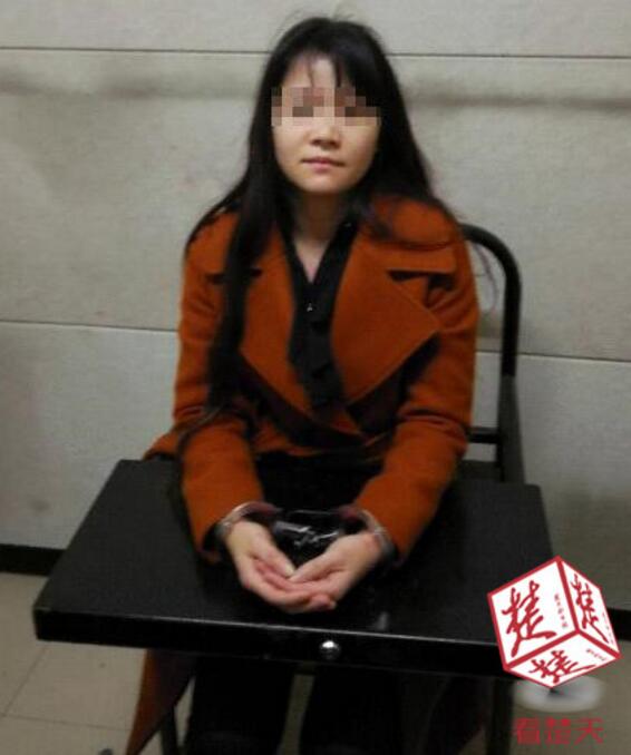 少妇组织山村女孩进城卖淫遭通缉冒用双胞胎妹妹身份证坐火车被擒(图2)