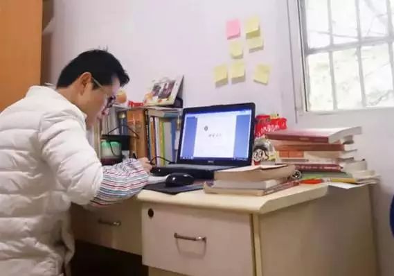 怎样才能当上大学老师 IX7M-fyqrewk0599839.jpg