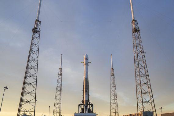 降低成本 SpaceX回收原计划放弃的猎鹰9号火箭