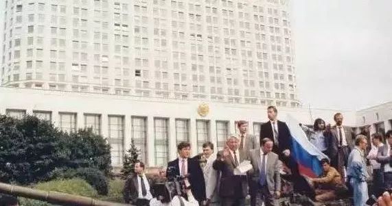 俄罗斯进入战争戒备!前苏联军官泣血警告中国人! !