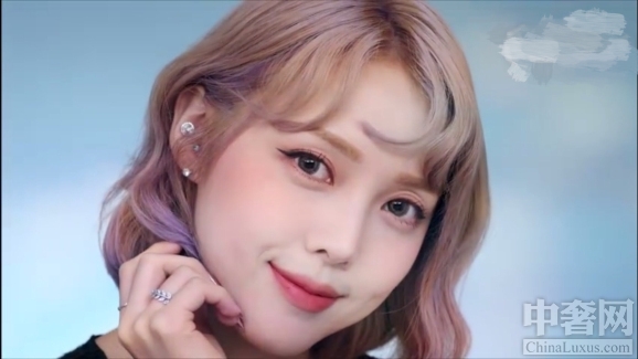 跟着pony学粉棕色眼妆 俏皮温柔很日常