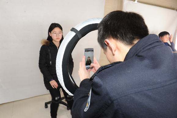 中区出入境受理量翻一番|渝中区|出入境证件|台湾通行证