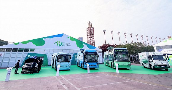 在佛山“氢能周”活动中展示的部分氢燃料汽车。 图片来源：V.PHOTOS 陈锋