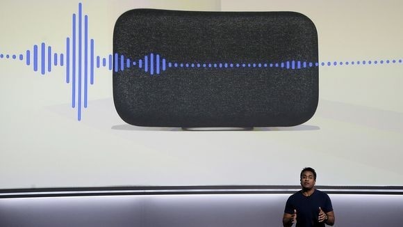 谷歌产品经理Rishi Chandra在Google Home Max发布会上