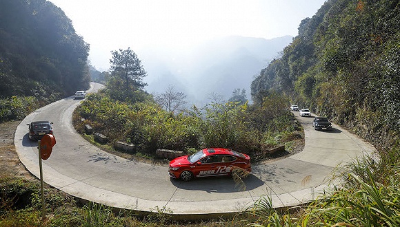 跟着全新名爵6挑战了下“皖南318”的72弯