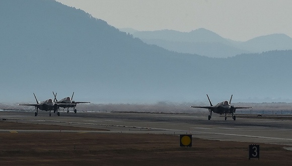 韩美举行大规模联合空中军演 五代机F-35首次