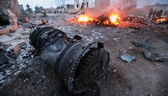 俄军苏-25战机在叙利亚被击落 飞行员跳伞中丧