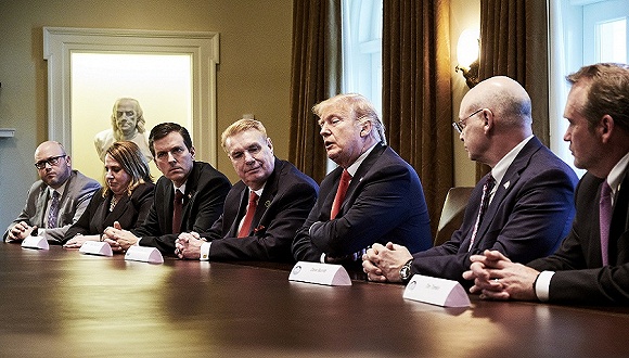 欧盟报复特朗普关税 多位美国政坛大佬家乡产