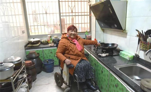 甘庭芳:轮椅上的最美女强人|重庆|轮椅|大姐