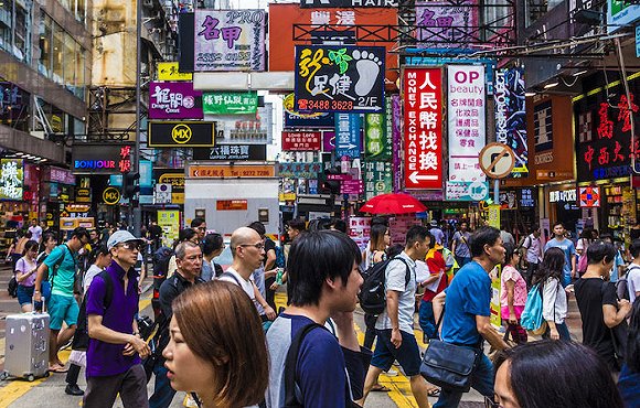　2017年6月6日，香港旺角热闹的街头。图片来源：视觉中国