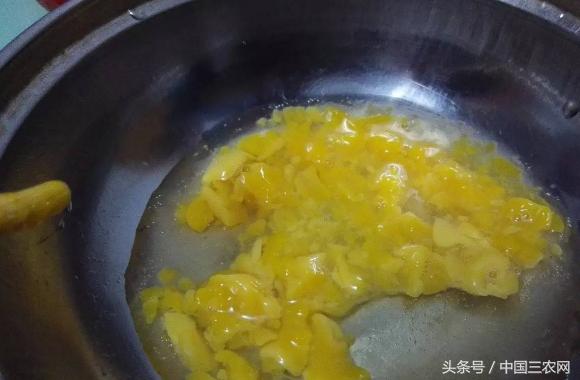 教你几招快速辨别市场上的真假鸡蛋？
