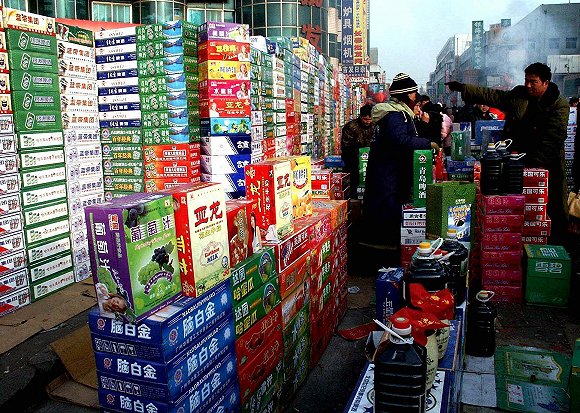 河北一家饮料批发市场。(图片来源:视觉中国)