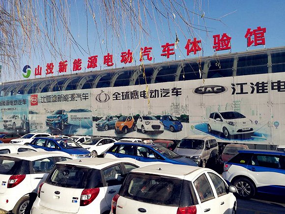　　山西省太原市新能源电动汽车体验馆。摄影：侯瑞宁