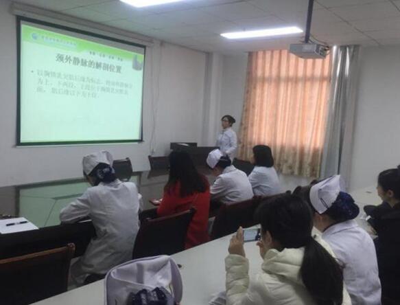 长寿区人民医院静疗小组开展留置针穿刺培训|