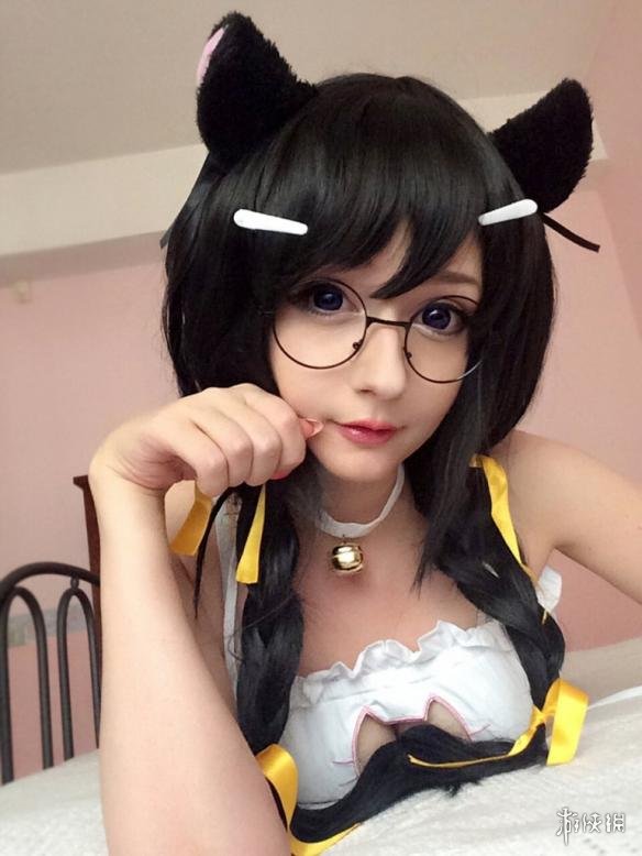 黑丝女仆床照性感诱人!意大利妹子自带cos种族天赋