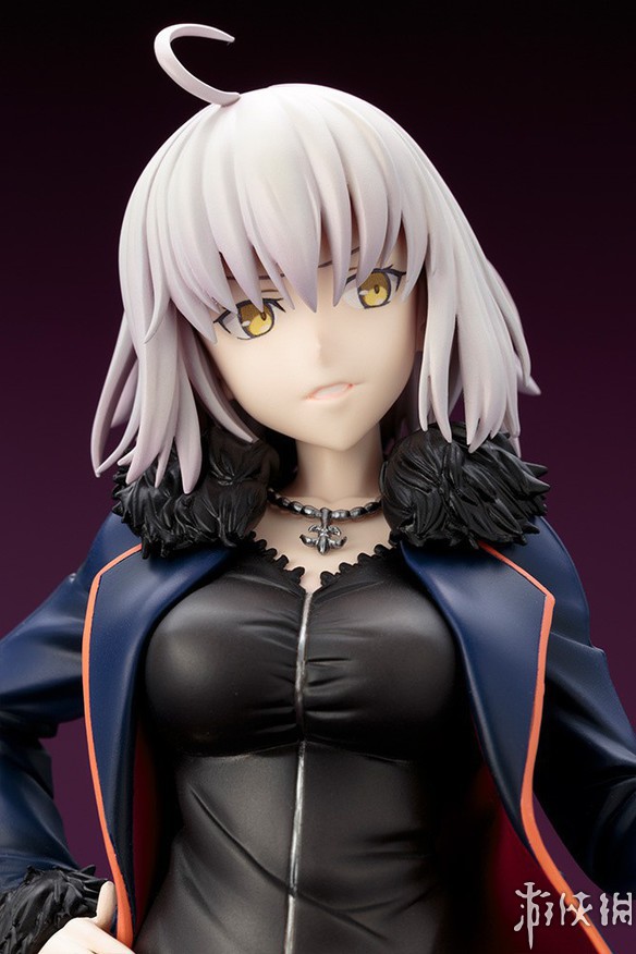 《fgo》黑贞德新宿私服手办 黑色私服尽显修长美腿