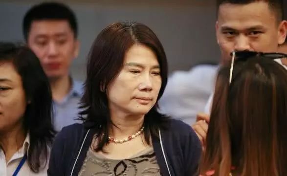 一眼新闻丨董明珠批老师有偿补课,要坚决取缔