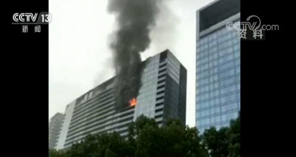 杭州保姆纵火案被告人律师无视法庭纪律擅自