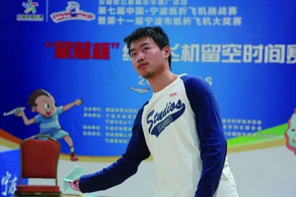 【毒舌来了】你知道投纸飞机前的哈气有什么