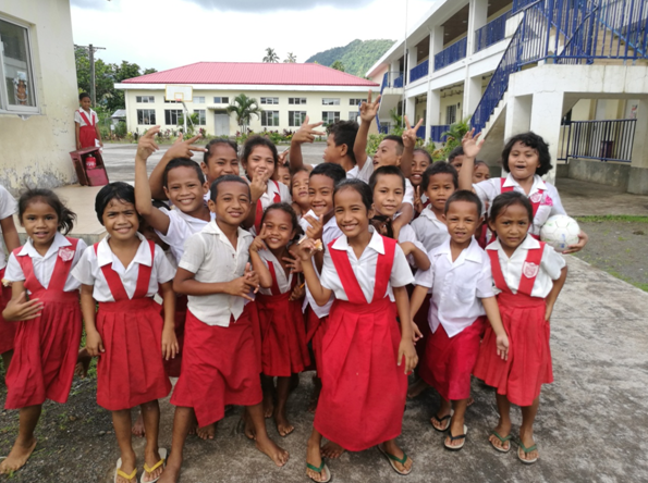 中国援萨摩亚法雷瓦奥小学的孩子们
