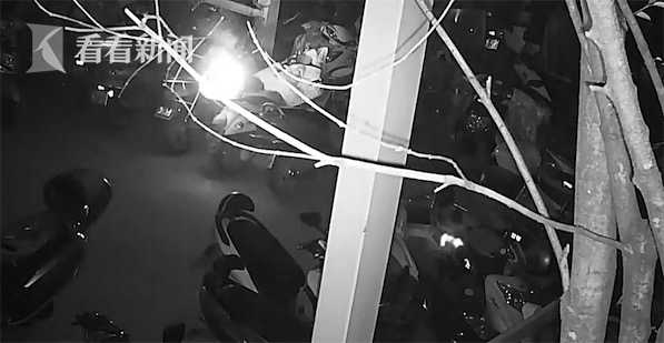 视频|熊孩子在车棚内点蜡烛练习劈风掌引发大