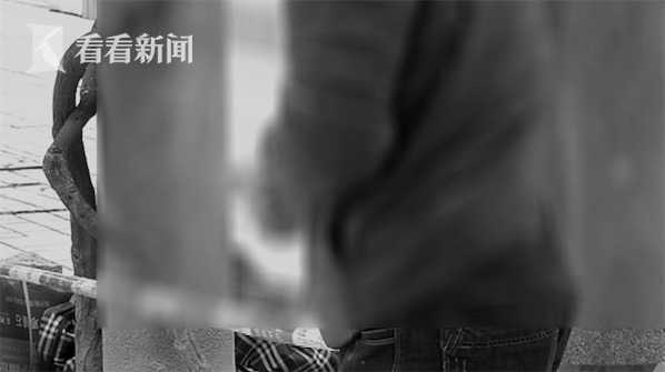 e91638a38313a63b3fbd43bf8b40830d.jpg 视频|男子“定时定点”在垃圾桶旁等女性经过裸露下体