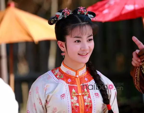 李晟李佳航晒孕照,小燕子不仅嫁给了尔康还要