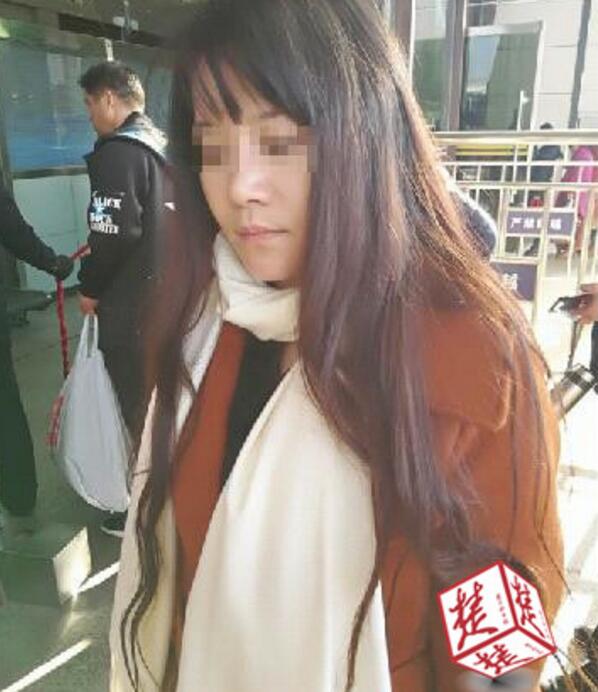 少妇组织山村女孩进城卖淫遭通缉冒用双胞胎妹妹身份证坐火车被擒(图1)
