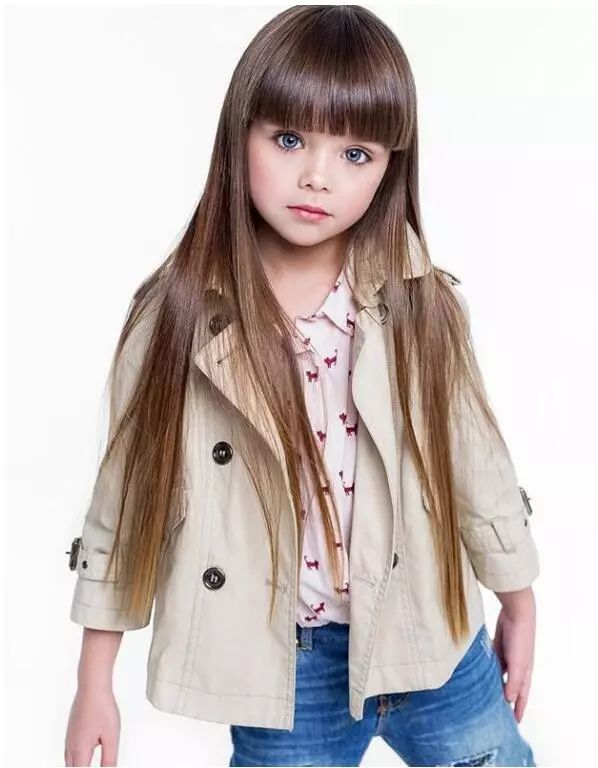 长得很像洋娃娃,也是人气超高的童装模特lauren lunde,韩国加拿大混血