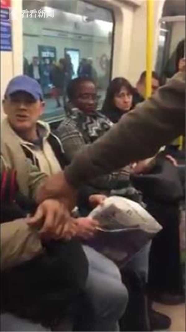 视频|英国男子地铁开骂:歪果仁滚粗去 这是我的国家