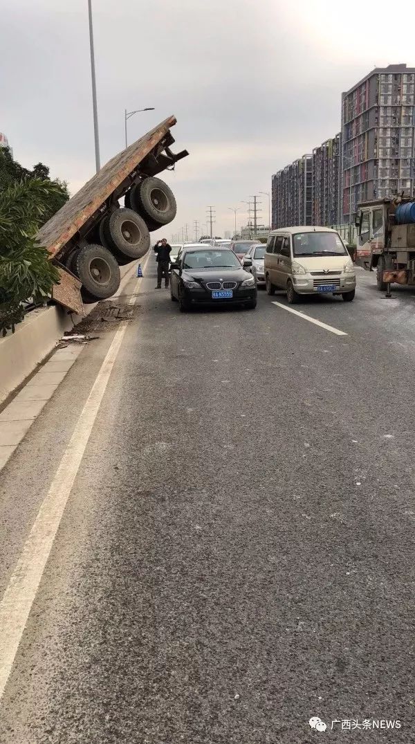 新闻晚餐曾智任灵山县委书记