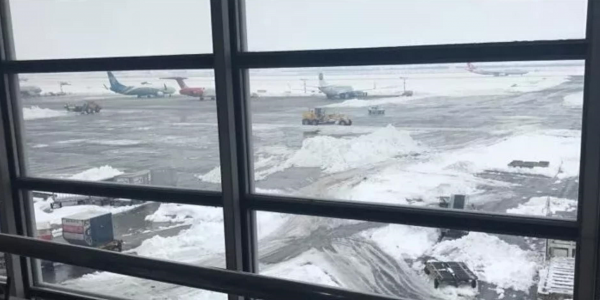 大雪中的德黑兰机场(图片来自网络)