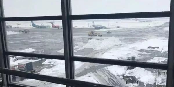 △大雪中的德黑兰机场