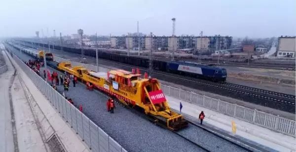 好消息!内蒙古连接东北地区首条高铁开始铺轨