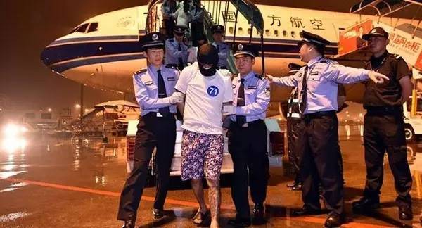 台籍诈骗犯被中国警方押回中国大陆
