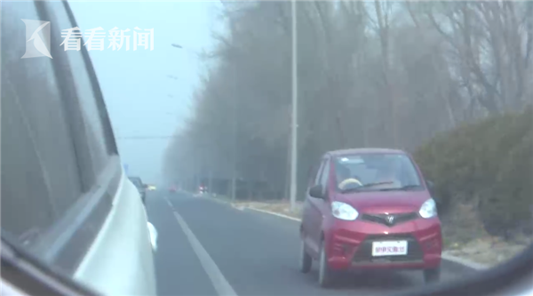 8e266ead8766b438ff5bf12d76ad1d71.png 视频|抱1岁孩子无证驾驶 女子竟称不知道开车要车牌和驾驶证