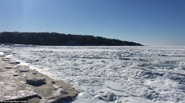 美马萨诸塞州大海被冻住 属80年来第三次