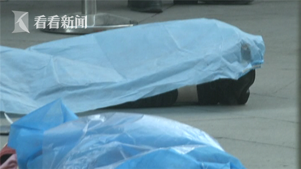 视频|保安徒手接坠楼女子双双身亡 认定工亡将