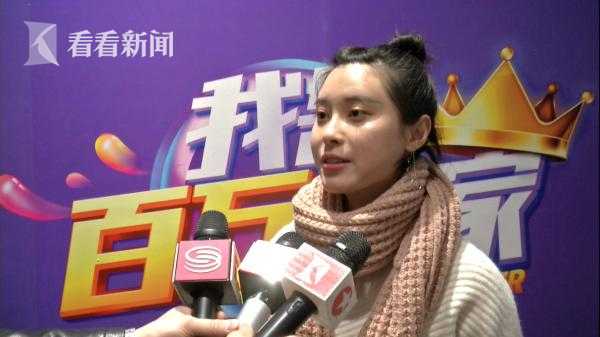 小容接受看看新闻采访