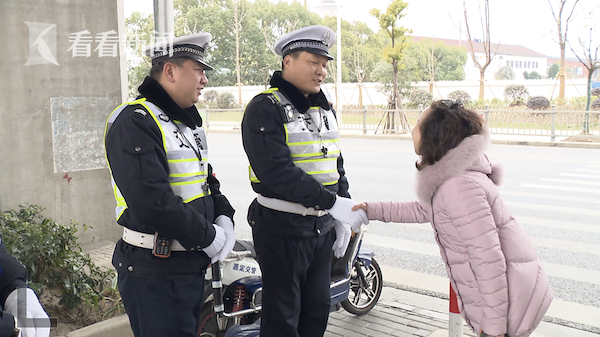 换胎视频恶搞,换胎视频